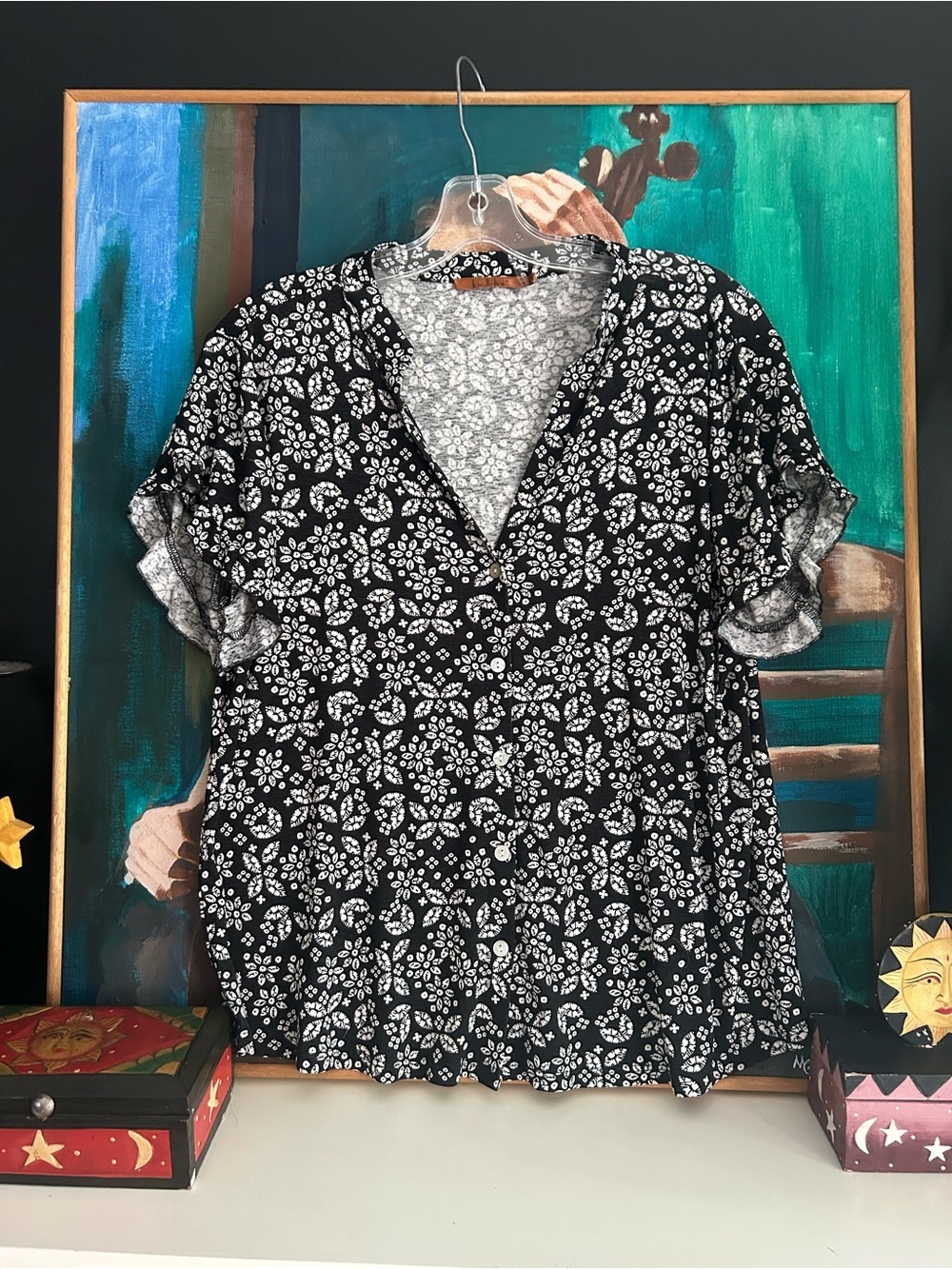 Belldini Black White Floral Henley Blouse Ruffle Sleeve Stretch Top Women’s L